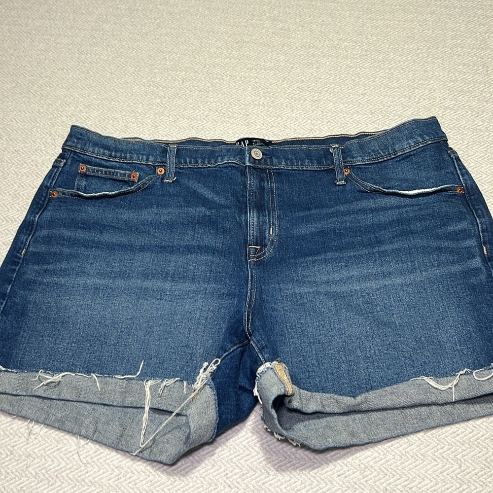 Gap Jean Shorts. Blue  denim shorts by gap. Size 18. - Picture 2 of 8